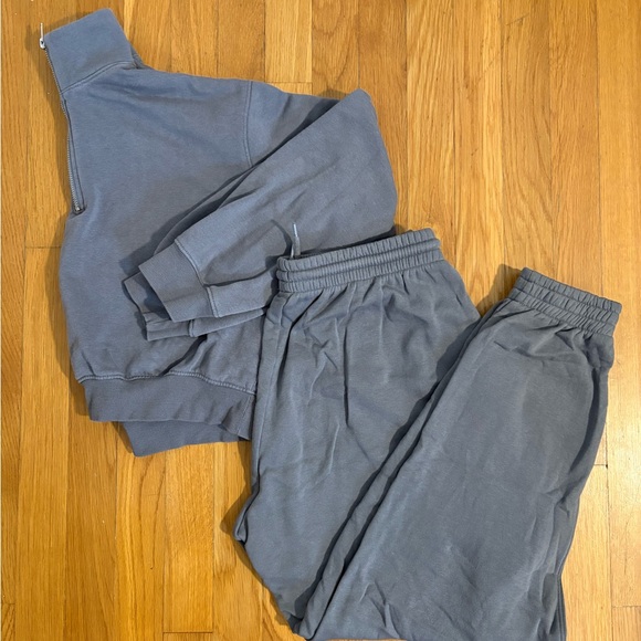 H&M Women’s Track Set - Picture 2 of 3